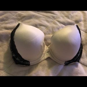Victoria’s Secret Fabulous bra 32DDD/ 32F